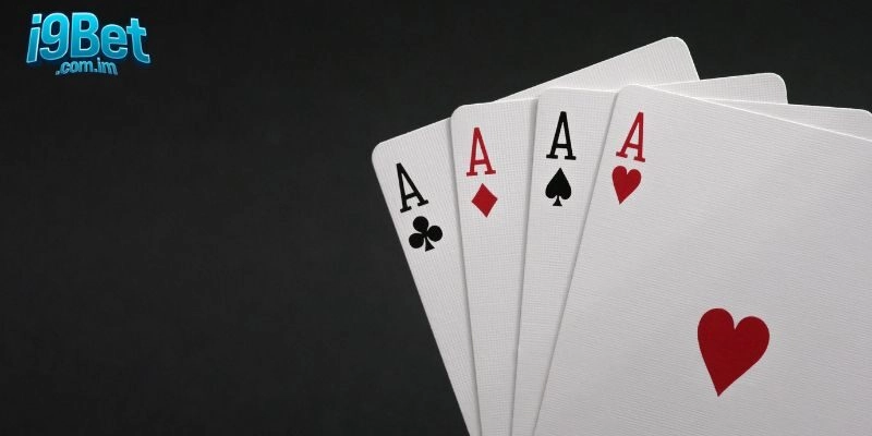 Người chơi cố gắng có bộ bài mạnh nhất để chiến thắng. 